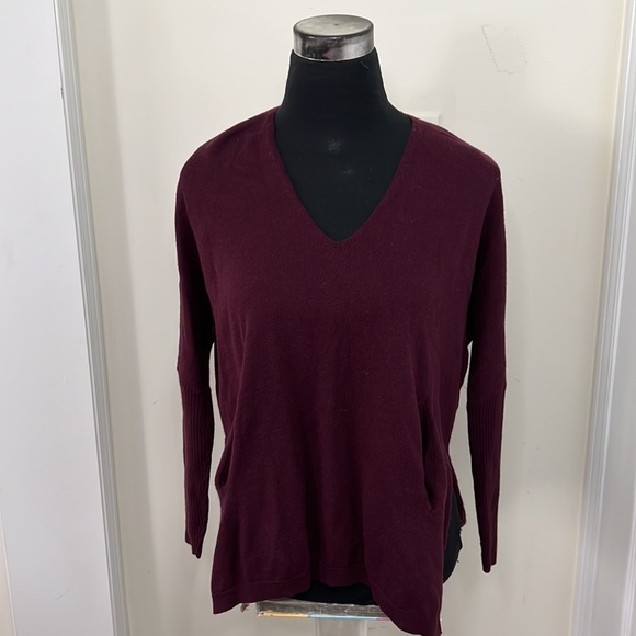 Aritzia Babaton Baylor Front Pockets V-neck Warm Sweater size XS - Picture 2 of 11